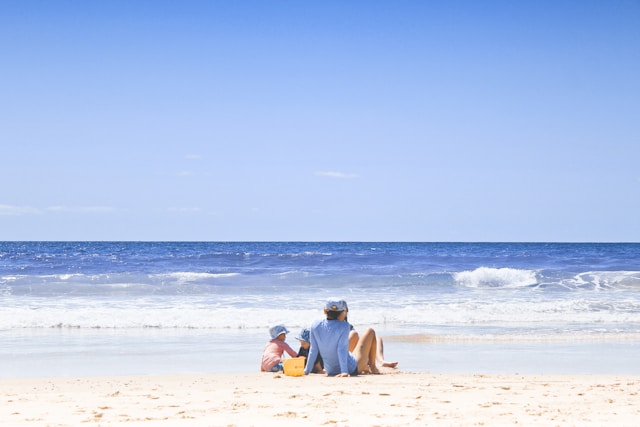 Wakacje z dziećmi nad morzem. Zabawa, relaks i niezapomniane wspomnienia